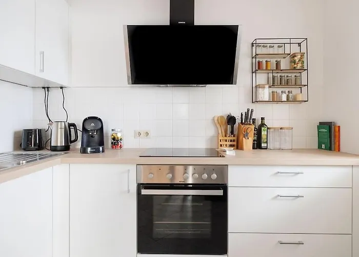New! Cozy & Lovely In The 3rd District
